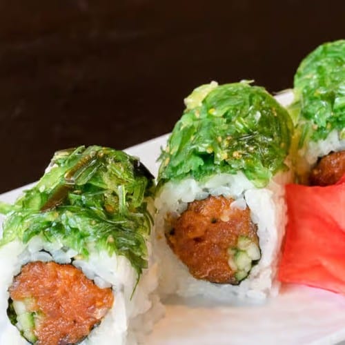 Poki Tuna (R).