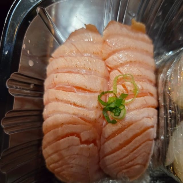 Seared Sake (N).