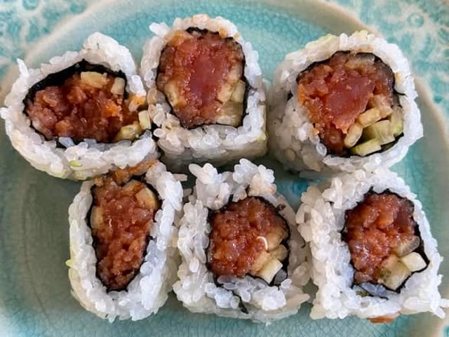 Spicy Tuna Roll Plate.